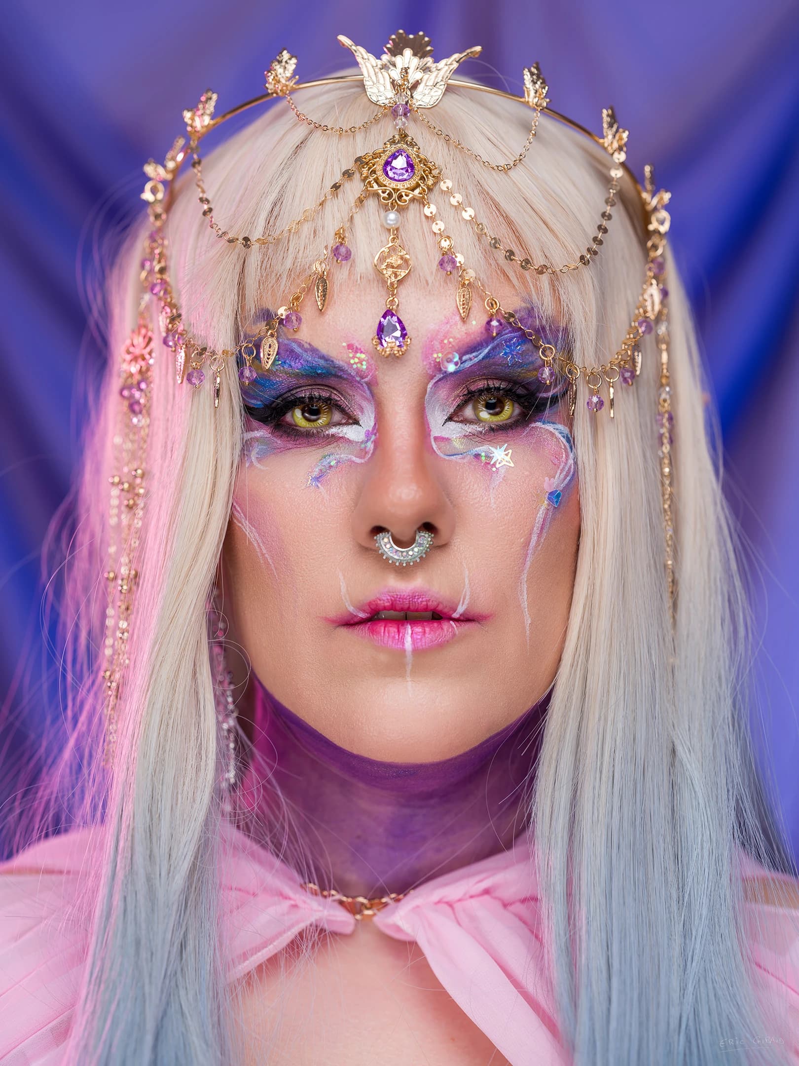 Retrato de Naradiel, maquilladora profesional, artista drag y fotógrafa en Tenerife, Islas Canarias